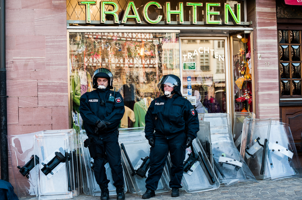 Polizei und Gewalt: Opfer und Täter – Halbe Wahrheiten – falsche Debatte 