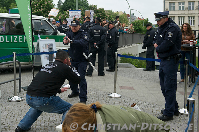 „Begrenztes Risiko“? Polizeilicher Einsatz von Pfefferspray bei Fußballspielen