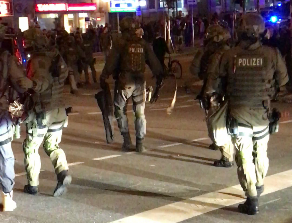 Militarisierung des Protest Policing:  Polizeikrieger als autoritäre Konfliktlösung