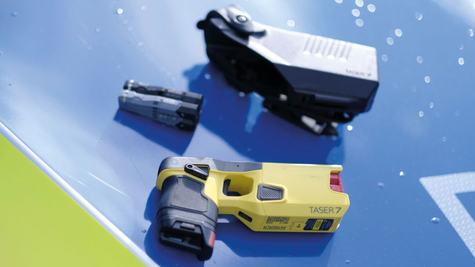 Berliner Polizei verlängert Taser-Pilotprojekt